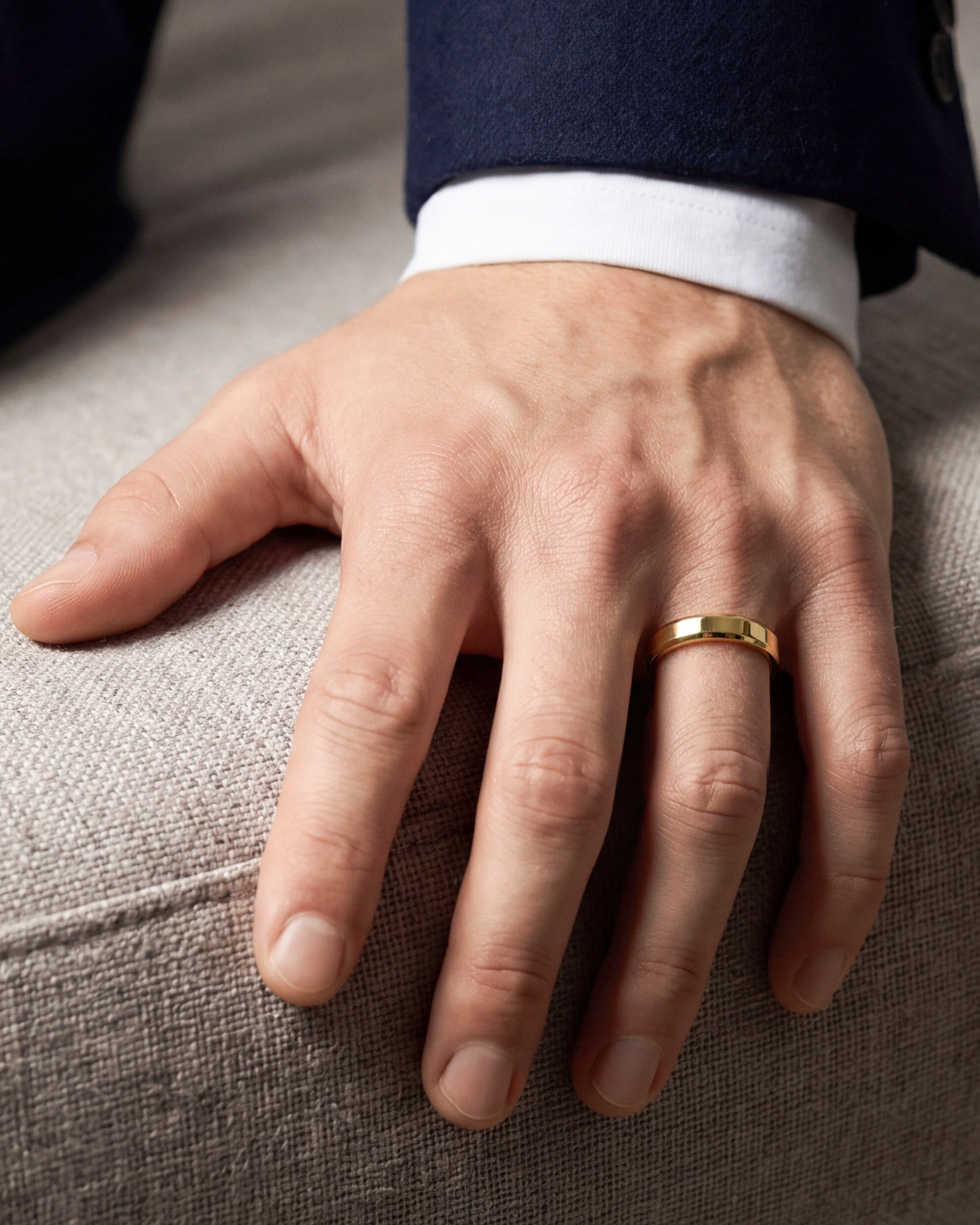 4mm Beveled Edge Men's Wedding Band
