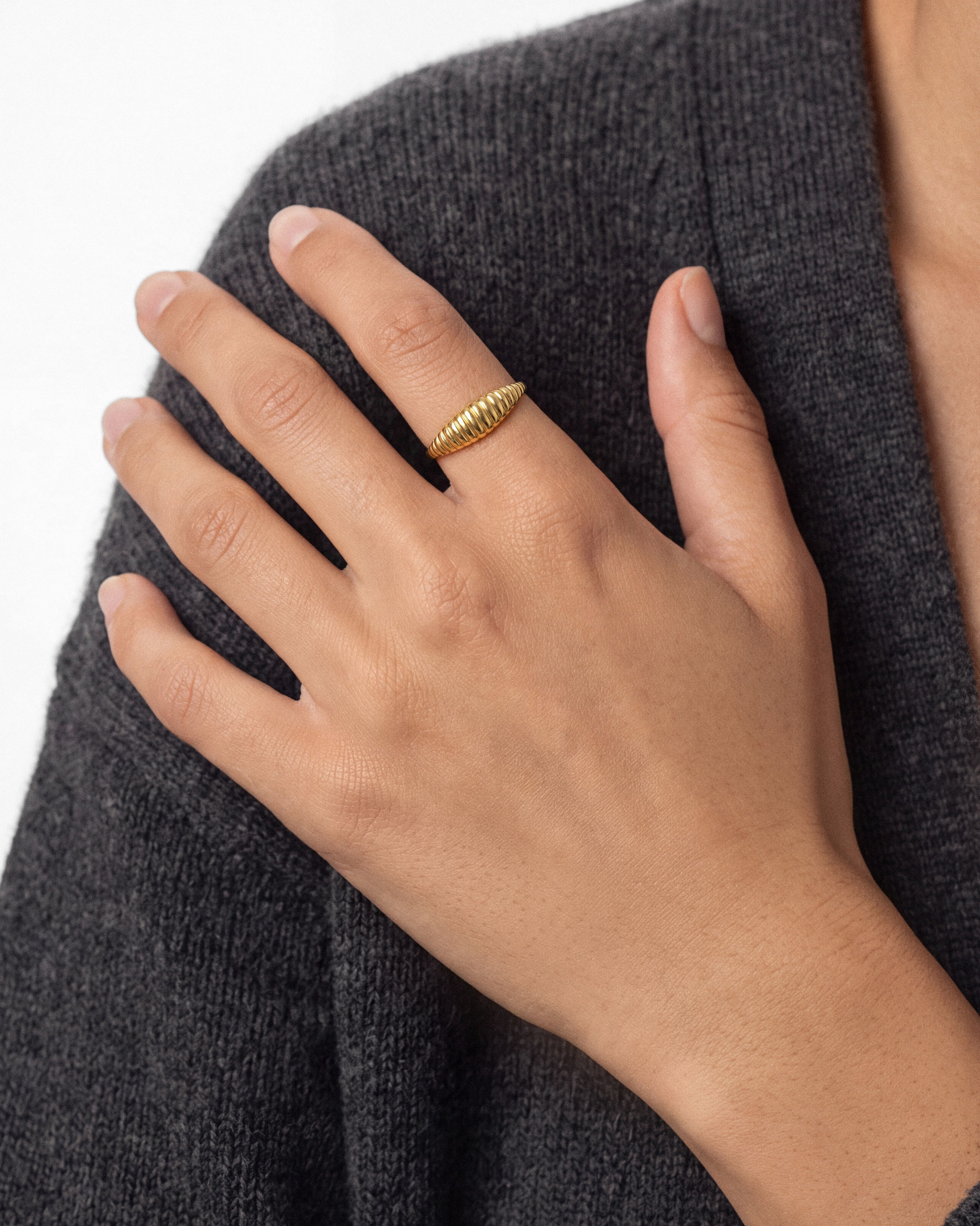 Minimalist Wavy Signet Ring