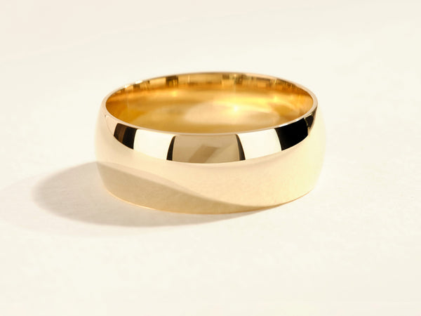 Gold wedding band jewelry, elegant and classic design
