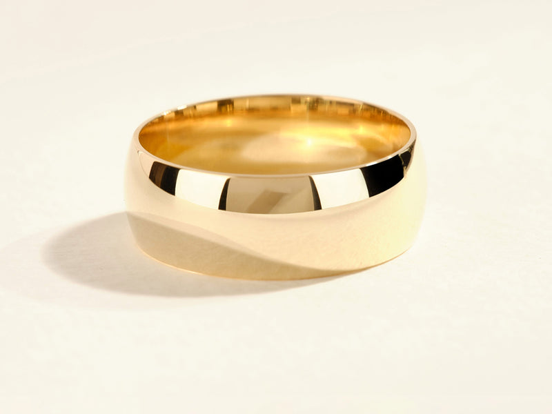 Gold wedding band jewelry, elegant and classic design