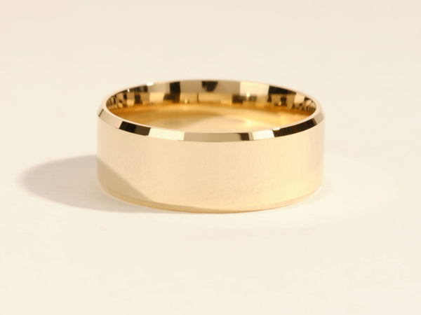 Gold wedding band, polished finish, classic jewelry design